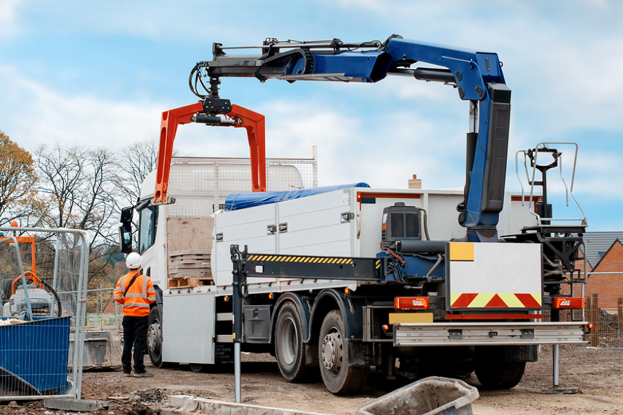 How Lorry Cranes Can Streamline Your Construction Projects